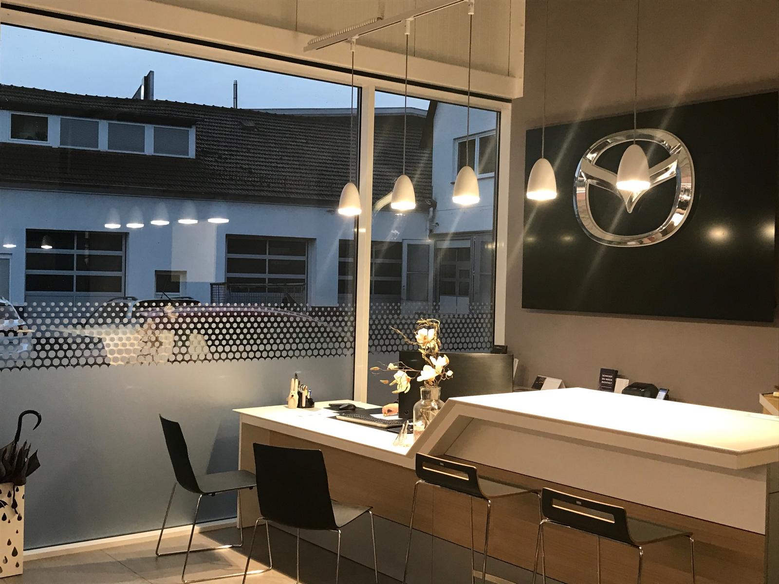 showroom-image-top