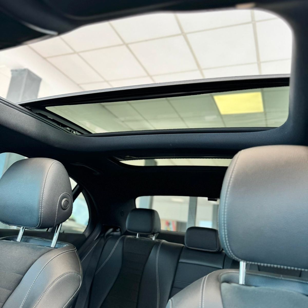 Fahrzeugabbildung Mercedes-Benz E 300 E Limousine E 300 e