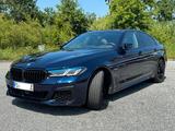 BMW 545e xDrive MSport TANSANITBLAU / 8-fach Räder