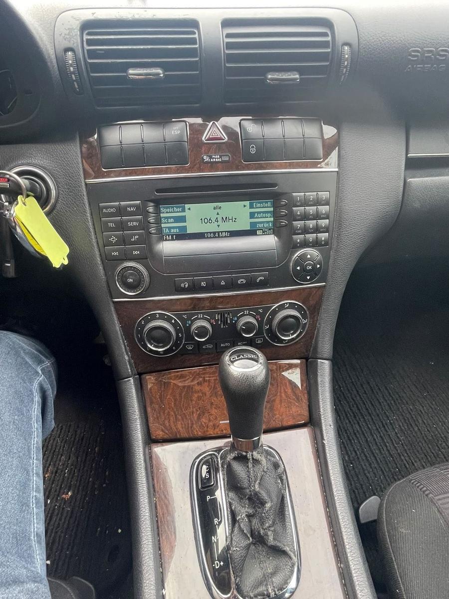 Mercedes-Benz C220 2004 — photo 10