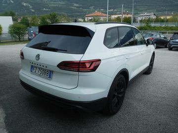 Volkswagen Touareg - 5