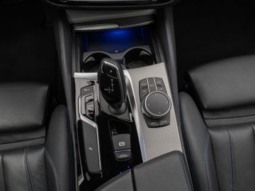 Fahrzeugabbildung BMW 530d xD M Sport Panorama Kamera H/K Alarm 19Zoll