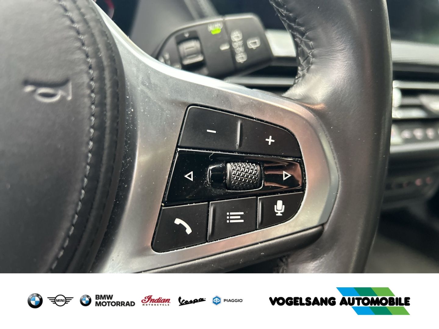 Fahrzeugabbildung BMW 118 Sport Line Head-Up Navi groß Harman/Kardon L