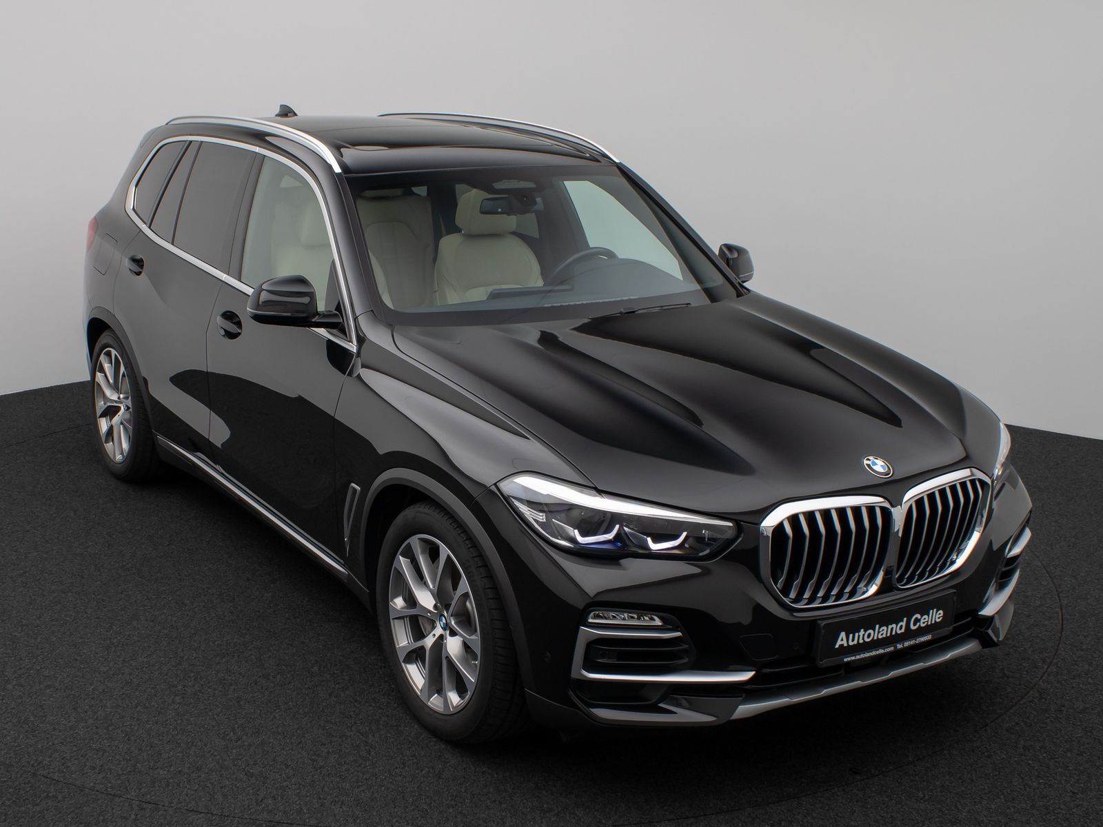 Fahrzeugabbildung BMW X5 xD45e XLine Panorama DAB H/K SoftCL AHK Sport