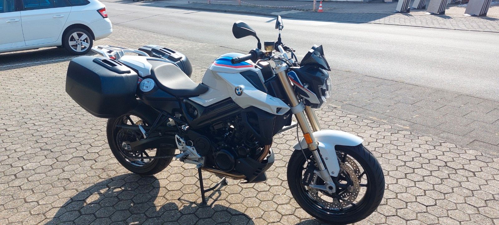 Fahrzeugabbildung BMW F 800 R  inkl  Koffersatz   nur 8500 KM