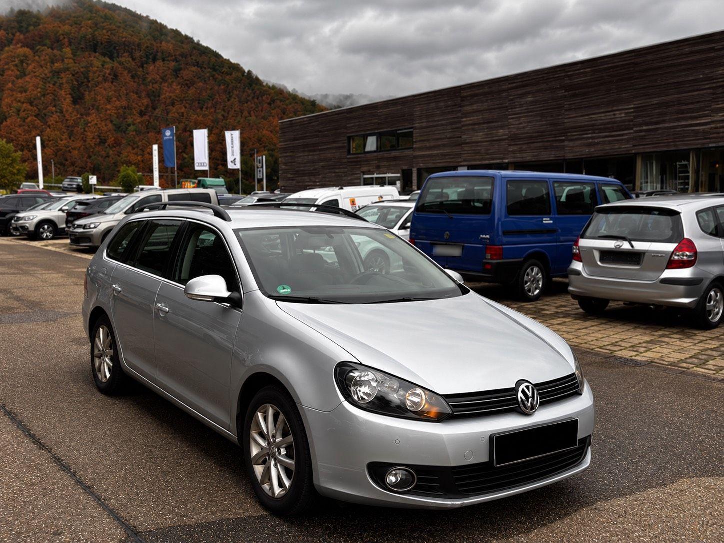 Volkswagen Golf 2012 — rear view