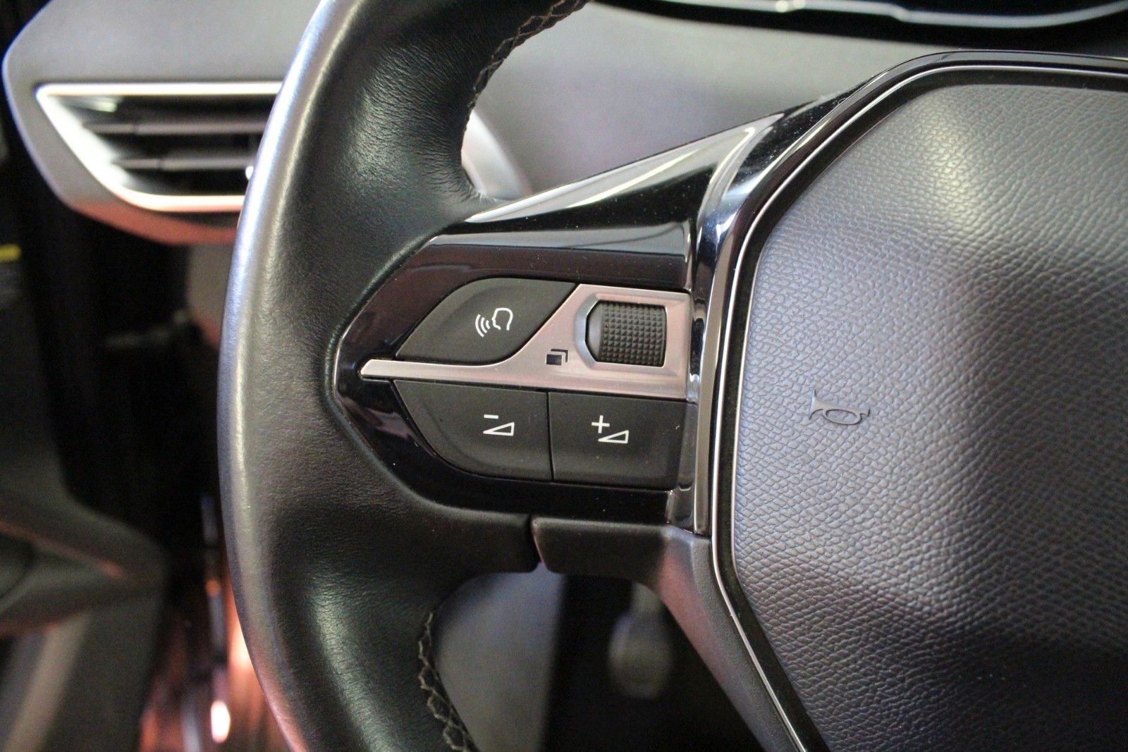 Fahrzeugabbildung Peugeot 5008 Allure 2.0 Blue HDi 150  7 Sitzer