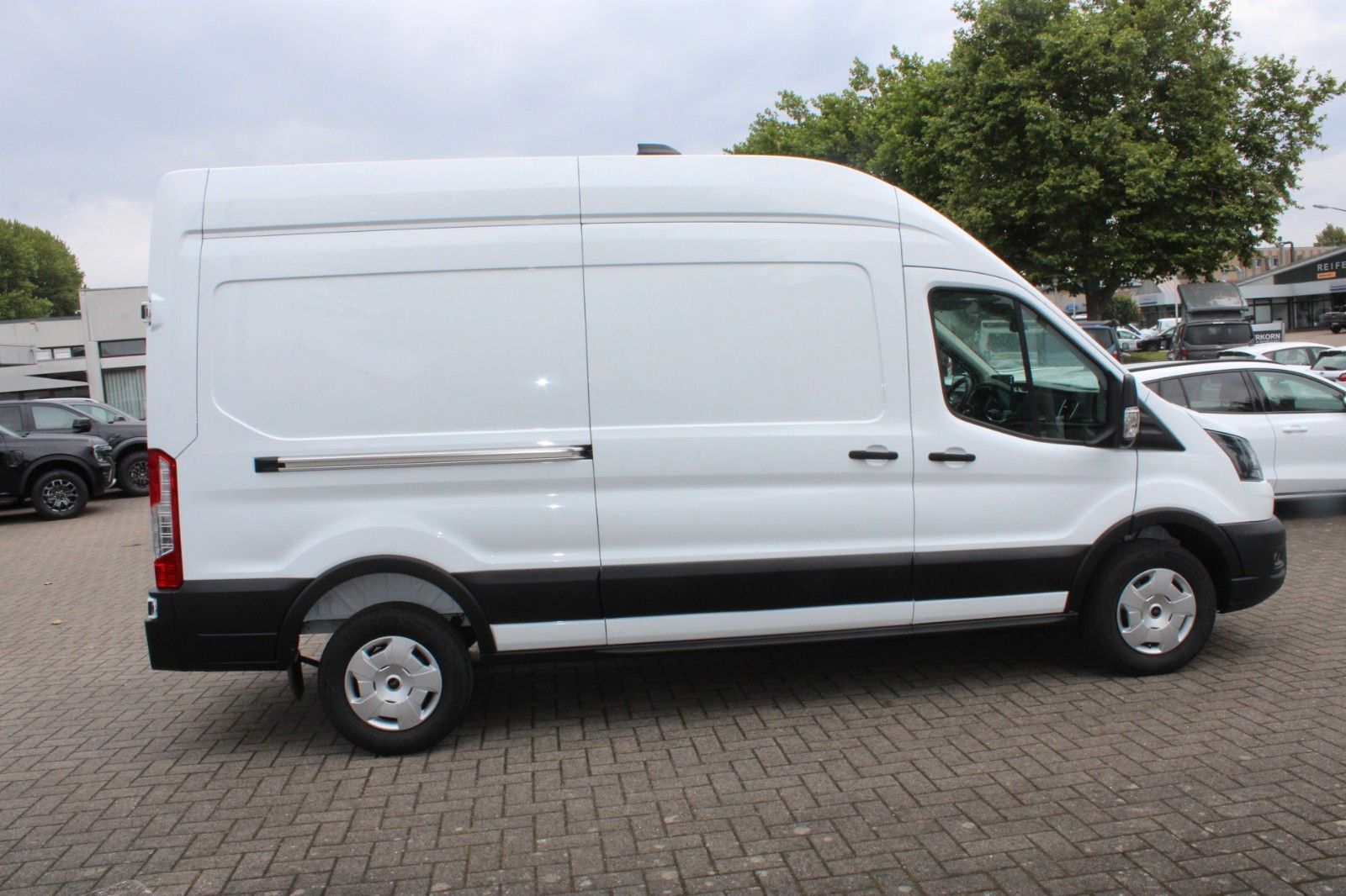 Fahrzeugabbildung Ford Transit L3 H2 LKW Kasten HOCHDACH KLIMA AHK CAM