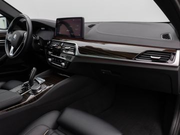 Fahrzeugabbildung BMW 530d xDr Tour Luxury Line ACC H/K Panorama DAB