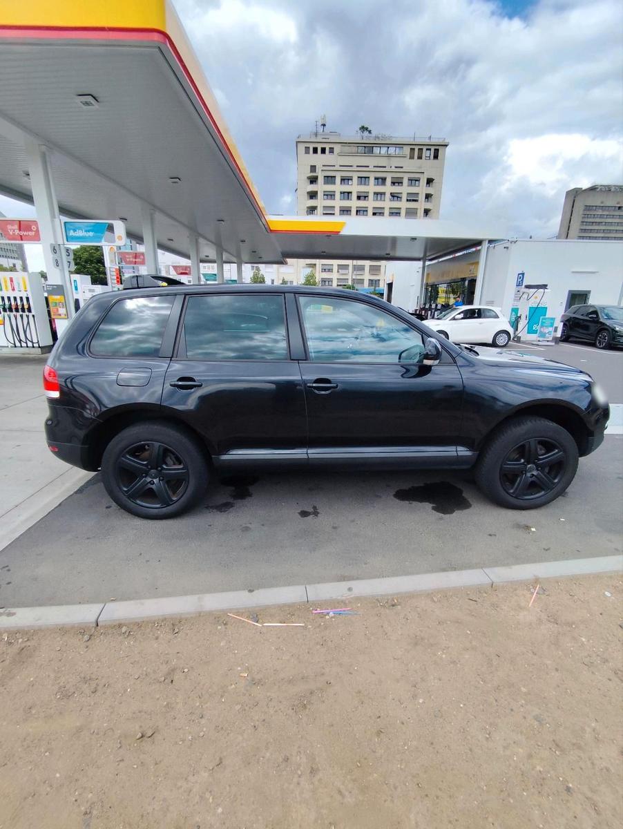 Volkswagen Touareg 2005 — rear view