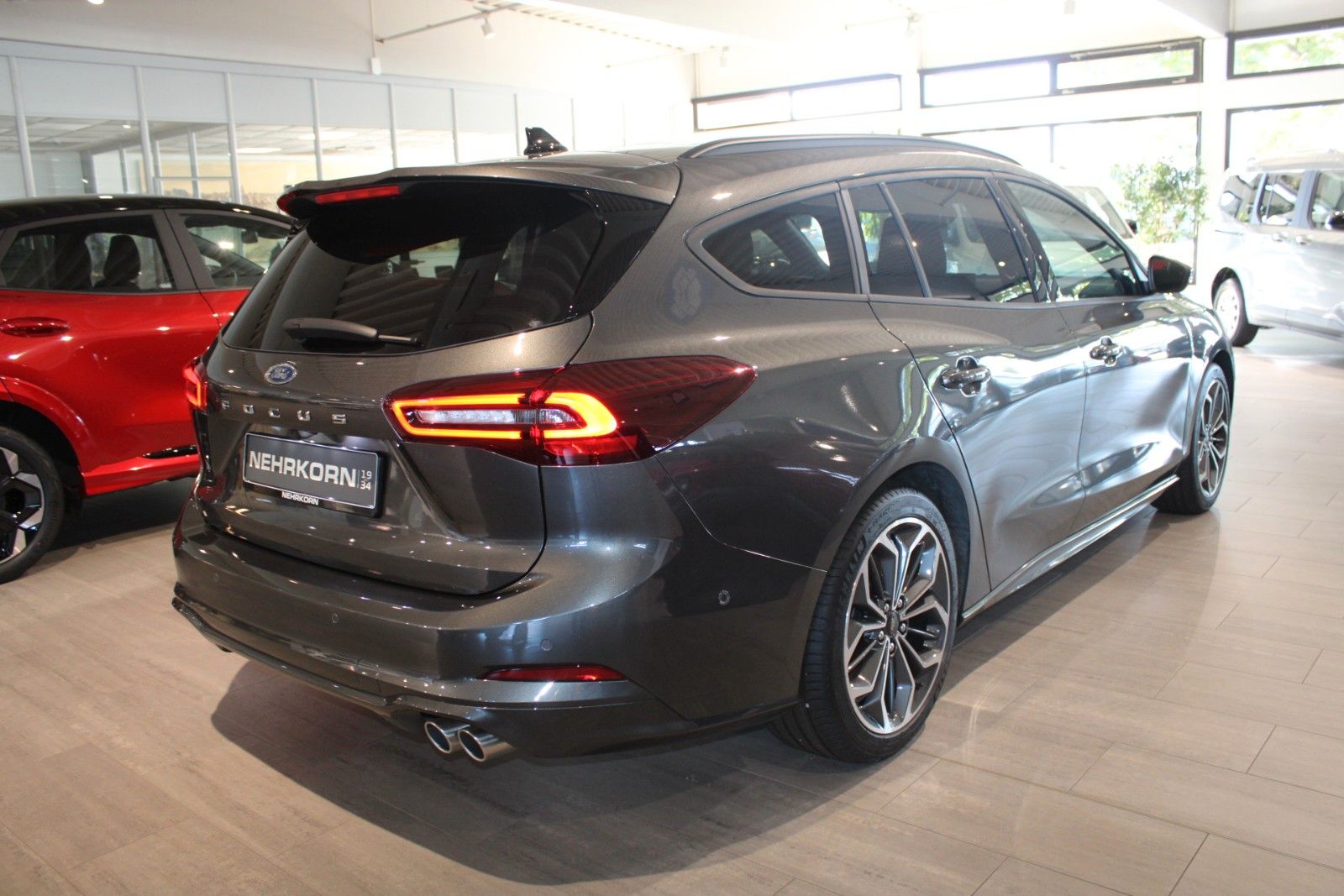 Fahrzeugabbildung Ford Focus ST-Line X Automatik PANODACH + 18 ZOLL