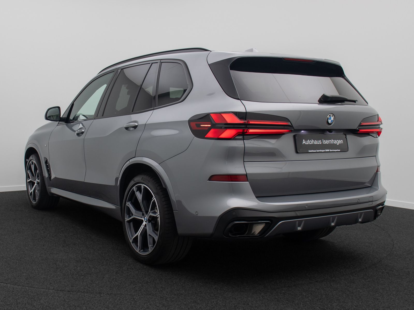 Fahrzeugabbildung BMW X5 xD40d M Sport HUD 360&deg; SoftClose DAB AHK 21"