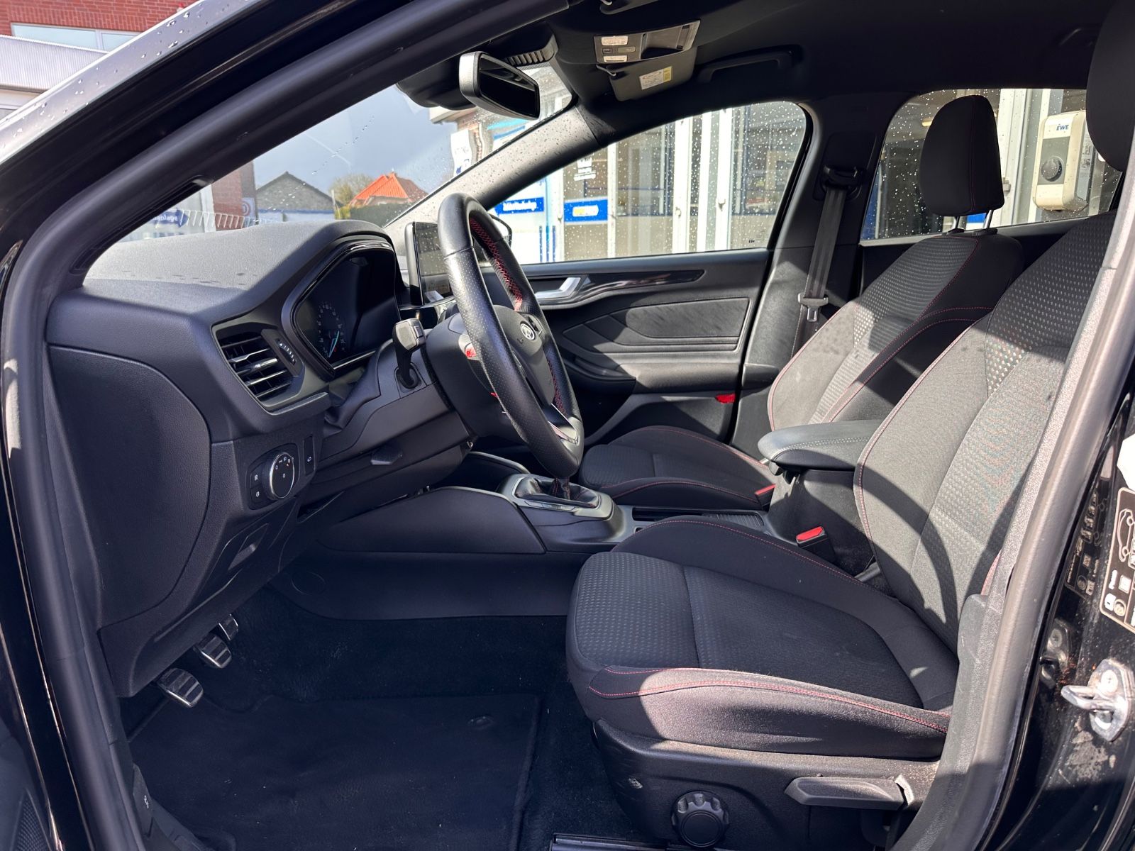 Fahrzeugabbildung Ford Focus Turnier ST-Line 1.5 EB ACC/eHeck/LED/Navi