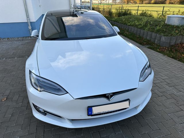 Tesla Model S P100D -