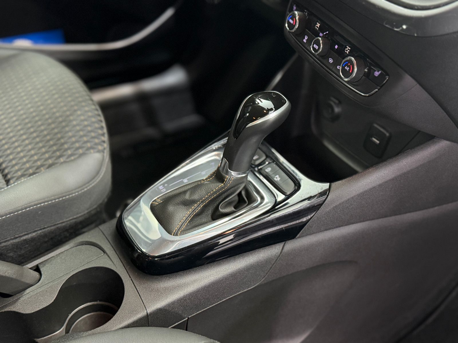 Fahrzeugabbildung Opel Crossland (X)1.2 DI Turbo Innovation|AUTOMATIK