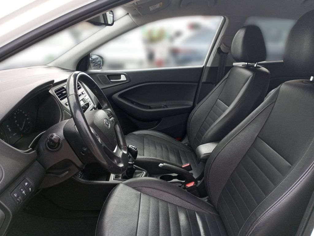 Fahrzeugabbildung Hyundai i20 1.4 Style Leder