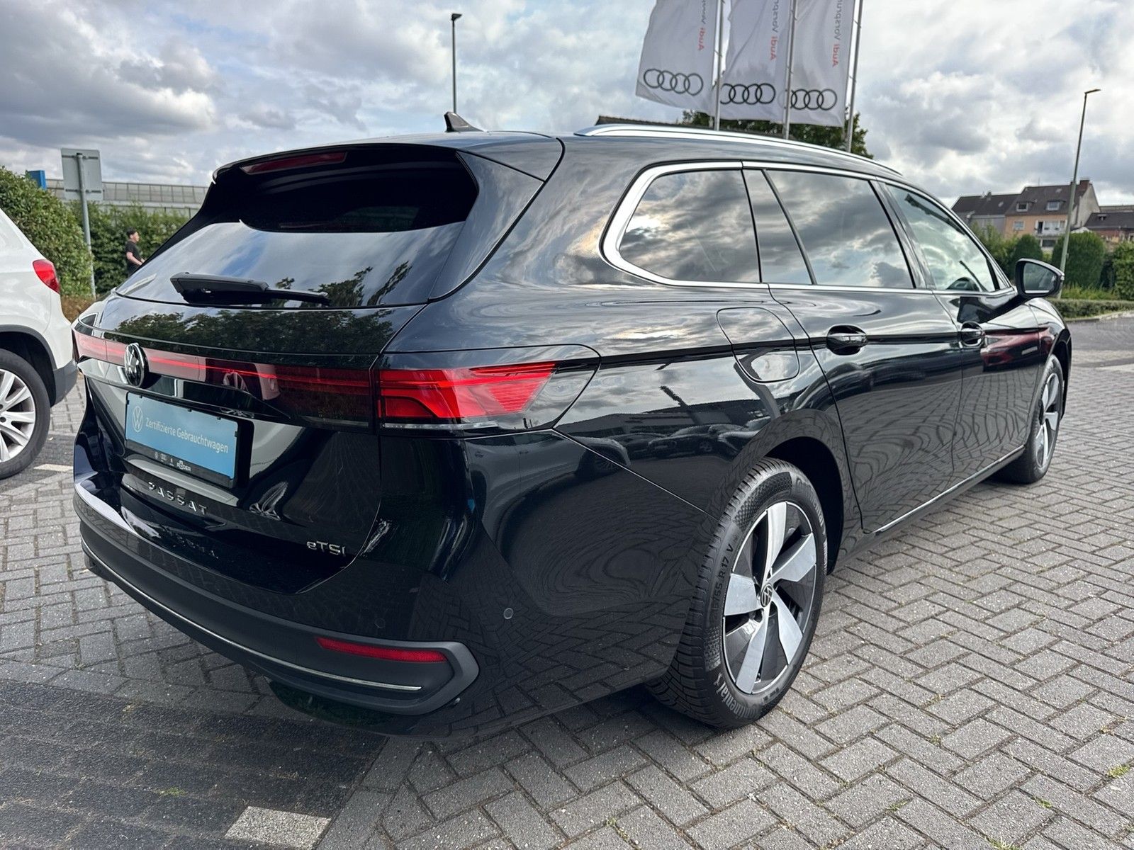 Volkswagen Passat Variant 1.5 eTSI Business Navi 360° AHK foto 3