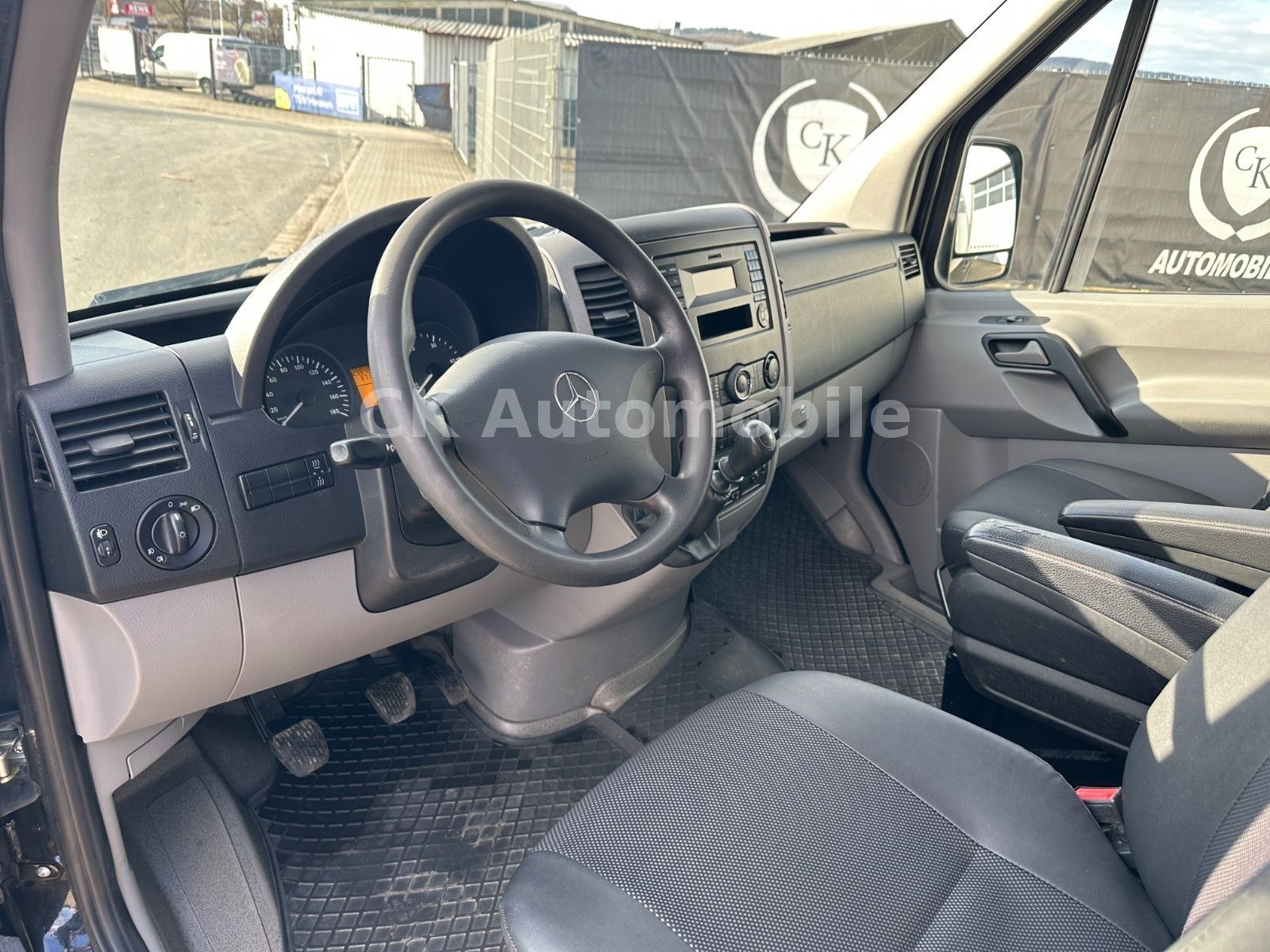 Fahrzeugabbildung Mercedes-Benz Sprinter II Kasten 316 CDI Mixto Maxi/ 5 Sitze
