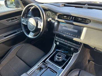 Jaguar XF - 10