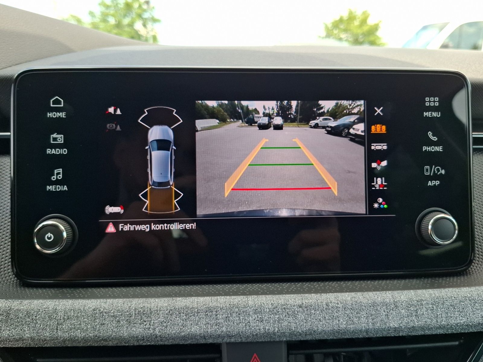Fahrzeugabbildung SKODA Scala TSI Selection Matrix APP SHZ GRA RFK DAB L