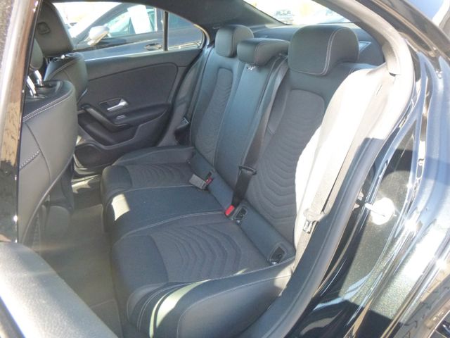 Fahrzeugabbildung Mercedes-Benz A 200d Limo >Navi/R-kamera/PDC/SHZ<