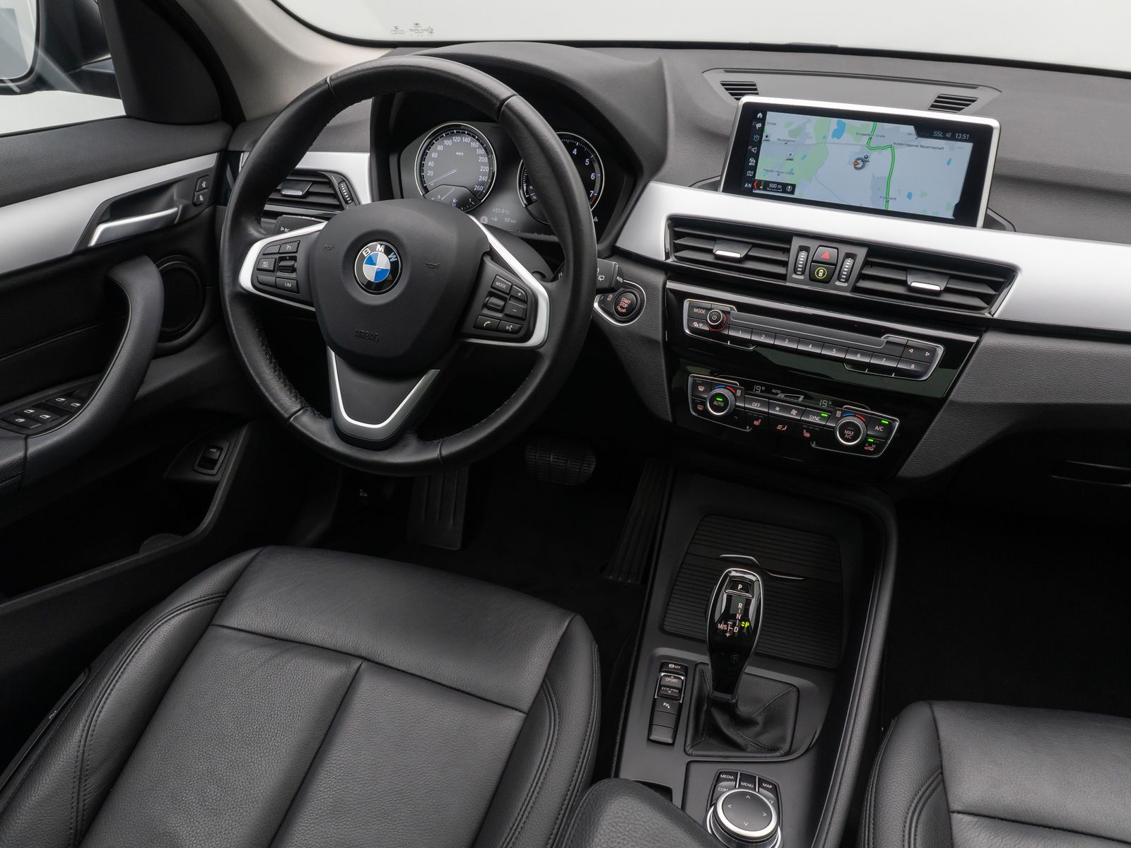 Fahrzeugabbildung BMW X1 sD18i Panorama Kamera DAB Navi Komfort Leder