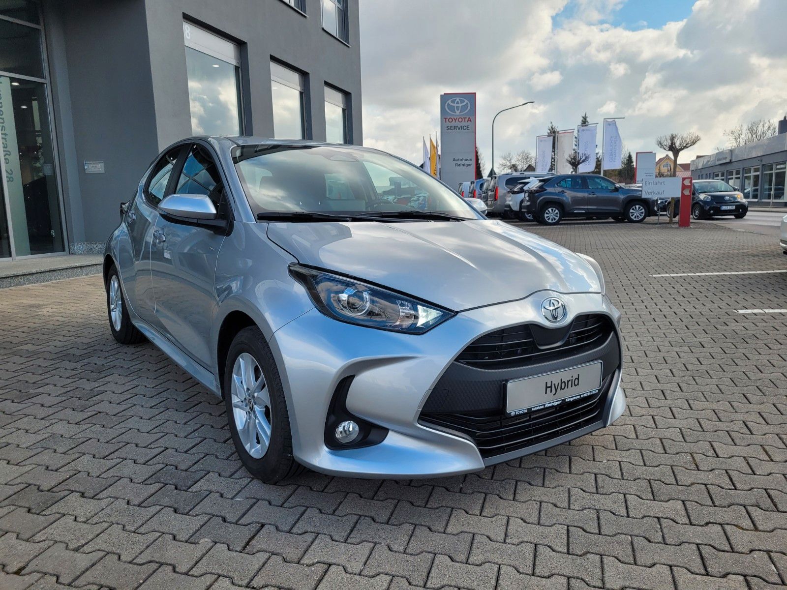 Toyota Yaris 1.5l Hybrid Automatik*Kamera,Alufelgen,ACC imagem 3