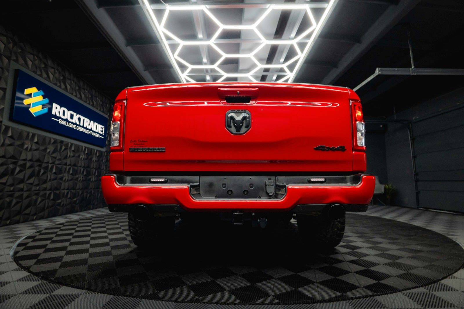 Fahrzeugabbildung Dodge RAM 5.7 V8 HEMI 4x4 OFFROAD Night-Paket *LED*19%