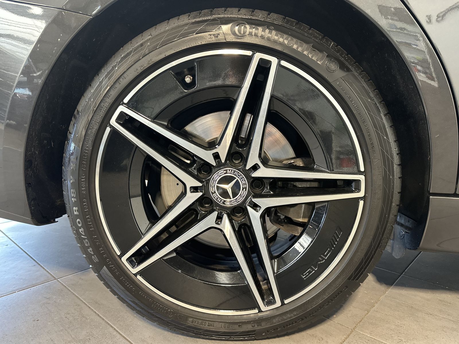 Fahrzeugabbildung Mercedes-Benz C 300 T AMG-Line NAV+LED+NIGHT+KEYLESS+DISTRONIC