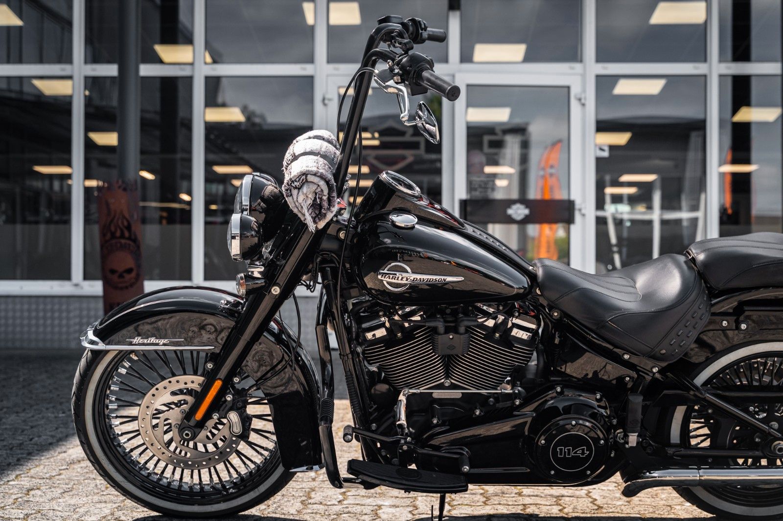 Fahrzeugabbildung Harley-Davidson FLHC Heritage - Chicano Umbau - Motorumbau -
