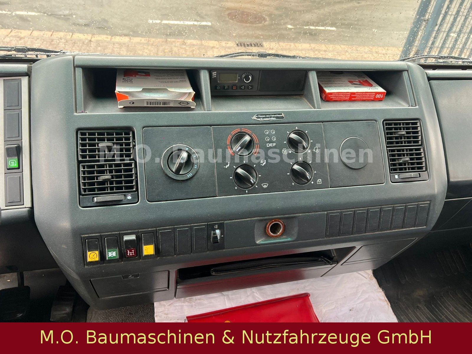 Fahrzeugabbildung MAN LE 14.220/Palfinger PK 12502/3.Seitenkipper/Doka