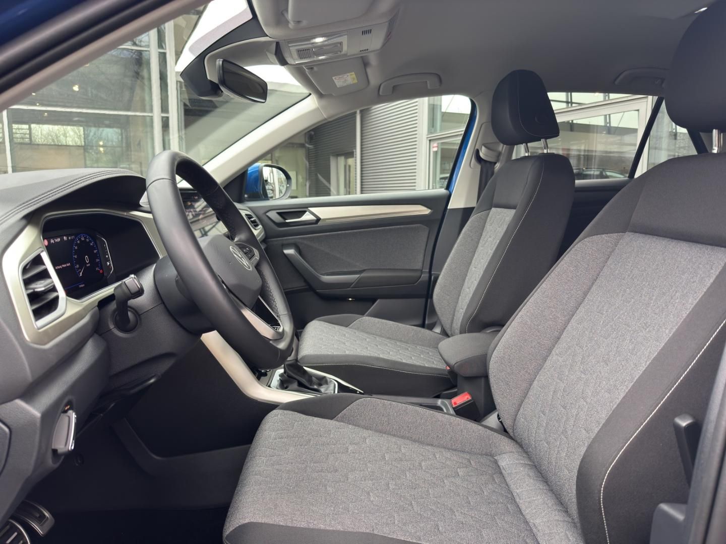 Fahrzeugabbildung Volkswagen T-ROC MOVE MOVE 1.5l TSI,DSG,AHK,RFK,Navi,LED,AC
