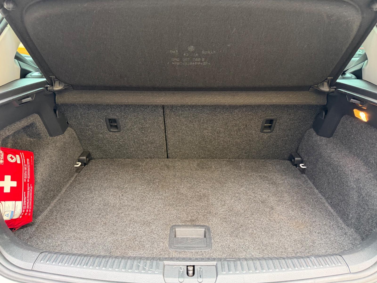 Volkswagen Polo V Highline AUTOMATIK/NAVI/LEDER/SHZ/KLIMAA
