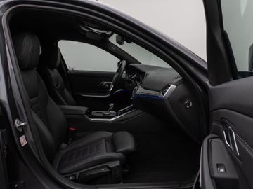 Fahrzeugabbildung BMW 320d Tour Sport Line AHK Standheizung LaserLicht