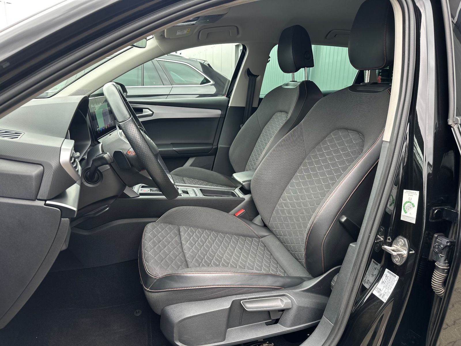 Fahrzeugabbildung SEAT Leon ST 2.0 TDI DSG FR NAV+LED+ACC+KAMERA
