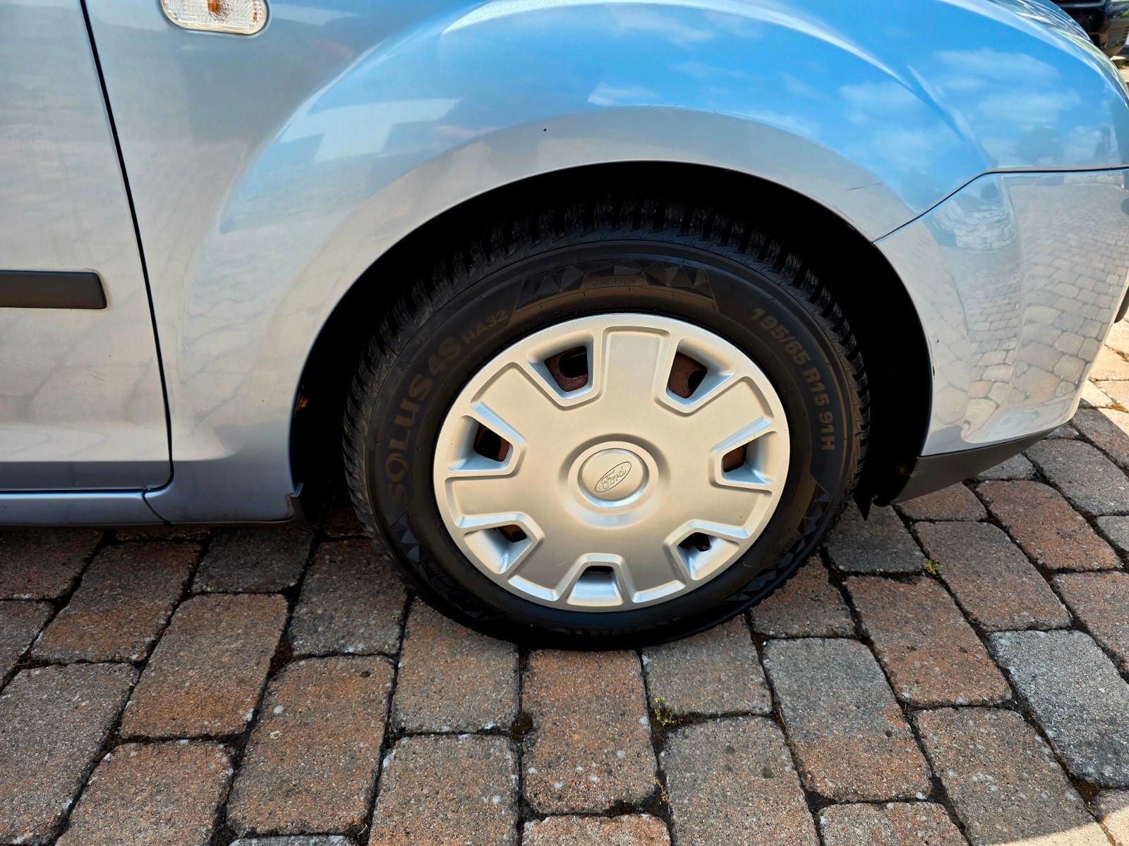 Ford Focus 2006 — photo 32