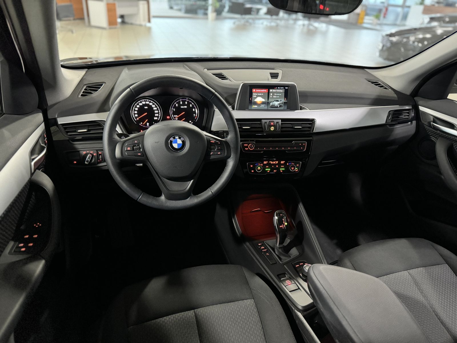 Fahrzeugabbildung BMW X1 sD20i DAB Parkassistent Geschwindigkeitsreg.