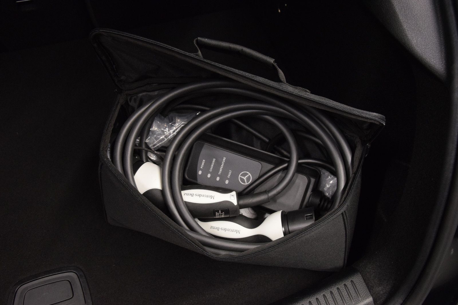 Fahrzeugabbildung Mercedes-Benz A 250 e Edition 2020 AMG Kamera LED MBUX Night