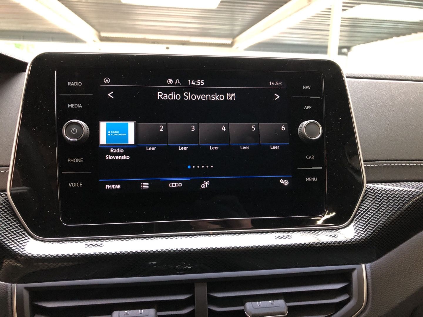 Fahrzeugabbildung Volkswagen T-Cross R-Line 1.0 TSI DSG Sportpaket AHK-abnehm