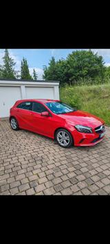 Mercedes-Benz A 180 d Urban Urban - Mercedes-Benz A 180 mit Diesel-Antrieb: Rot