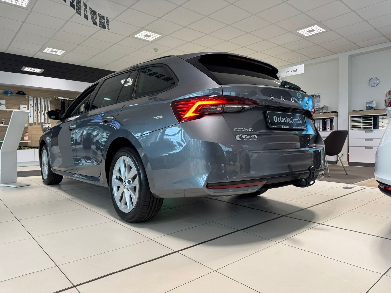 Fahrzeugabbildung SKODA Octavia Combi 2.0TDI DSG*RFK*AHK*NAVI*Head-Up