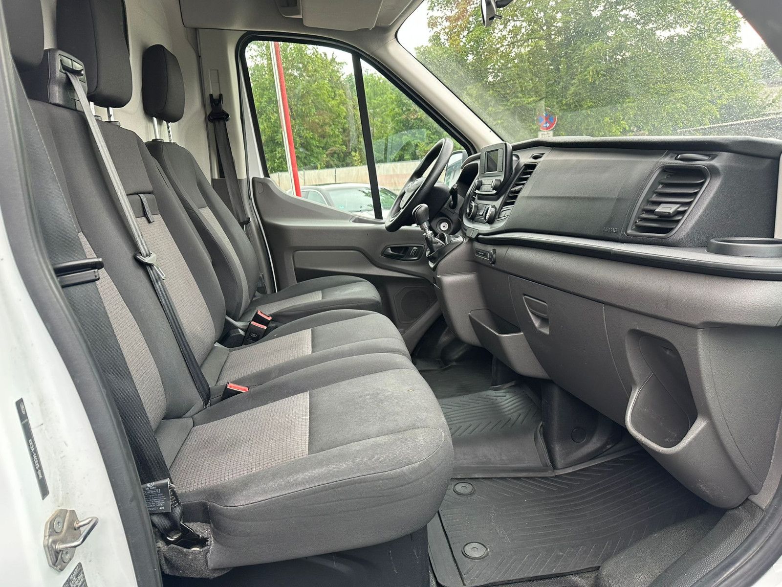 Fahrzeugabbildung Ford TRANSIT 290 L2H2 TREND* SDH* DAB*