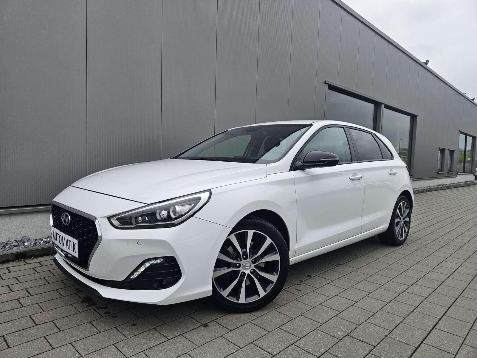 Hyundai i30 YES  Plus/1.Hand/Scheckheftgepflegt/Navi/Kam