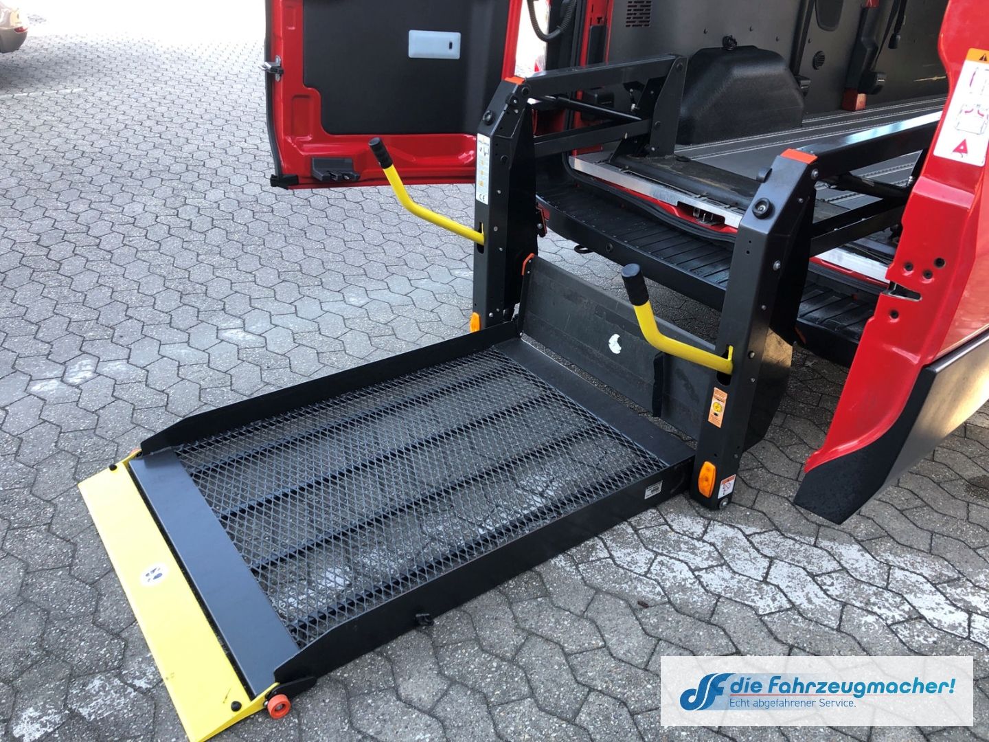 Fahrzeugabbildung Ford Transit Kombi 350 Behindertengerecht *4085