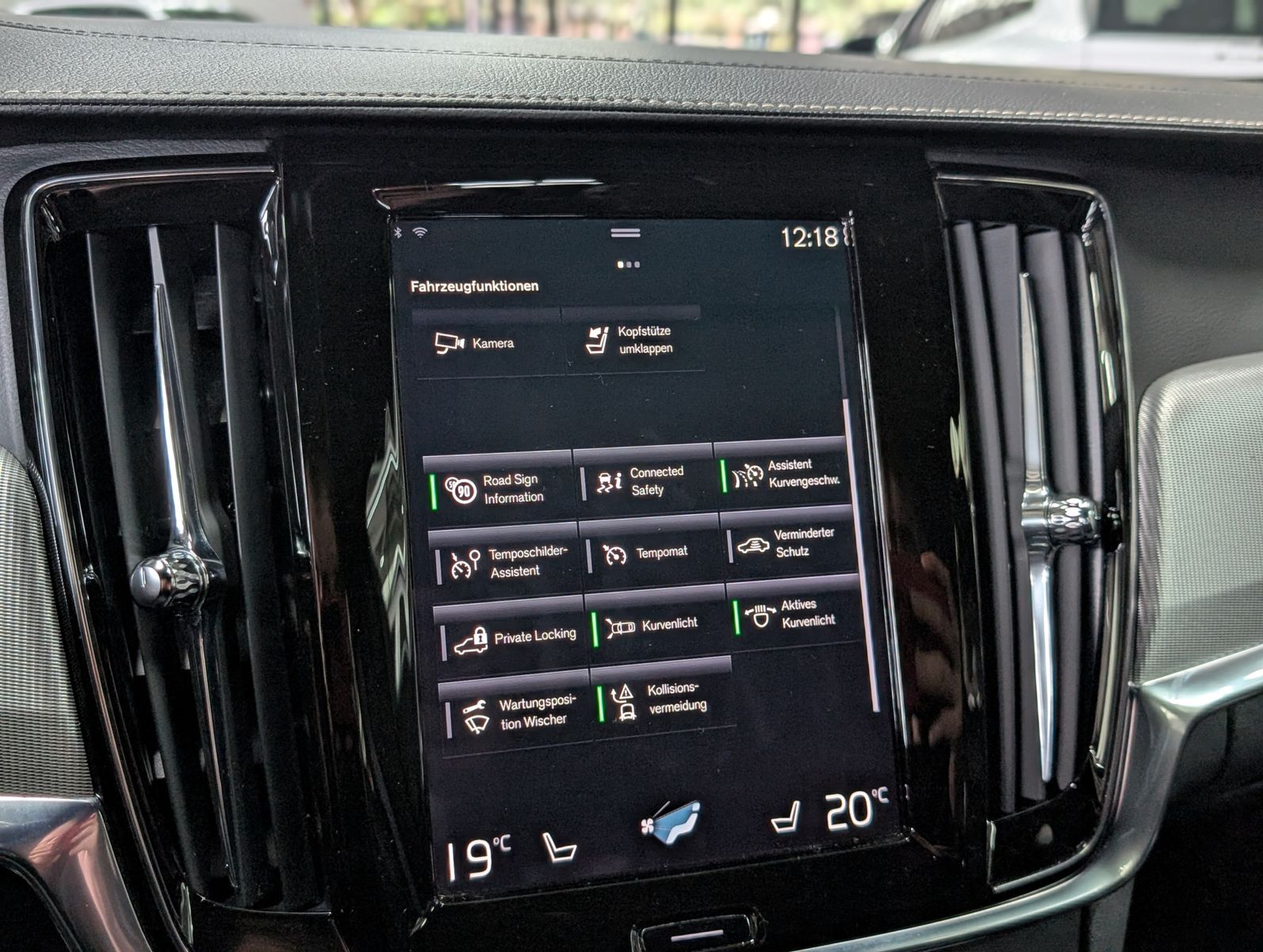 Fahrzeugabbildung Volvo V90 R Design VIRT MEMO KAM SHZ LEDER LED APP 19"