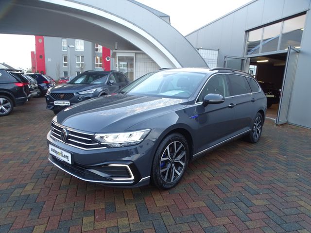 Volkswagen Passat Variant GTE "Navi/Kamera/LED/ACC/SHZ/