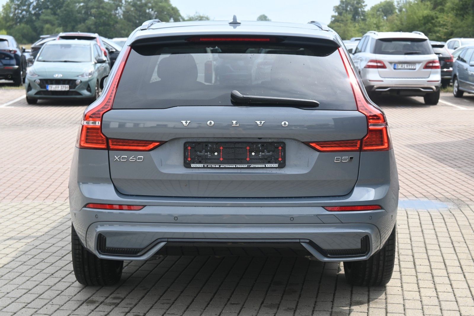 Fahrzeugabbildung Volvo XC60 B5D AWD Ultimate Dark*LED*PANO*STHZ*H&K*360