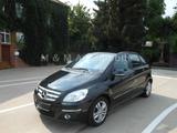 Mercedes-Benz B 180 CDI vom Rentner Anhängerkupplung/Tempomat - : Van, Rent A