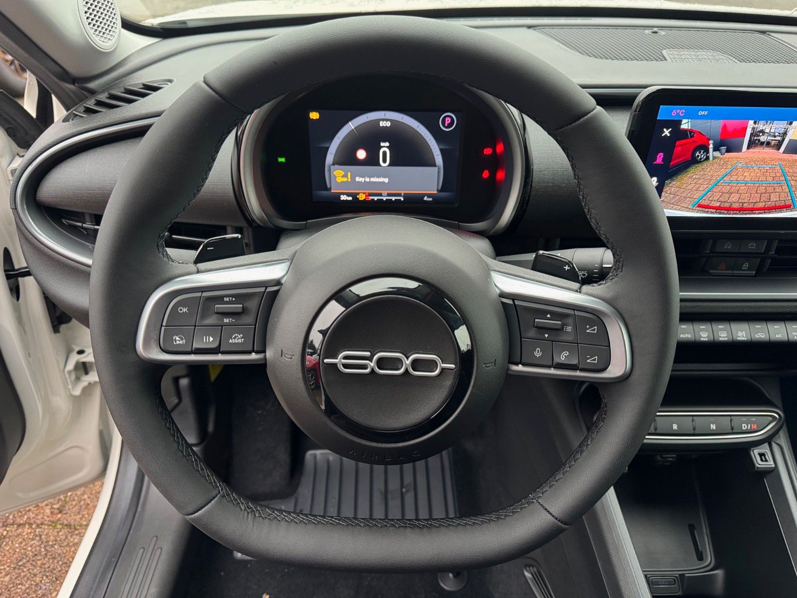 Fahrzeugabbildung Fiat 600 1.2 BUSINESS EDITION NAVI SITZHEIZUNG KLIMA