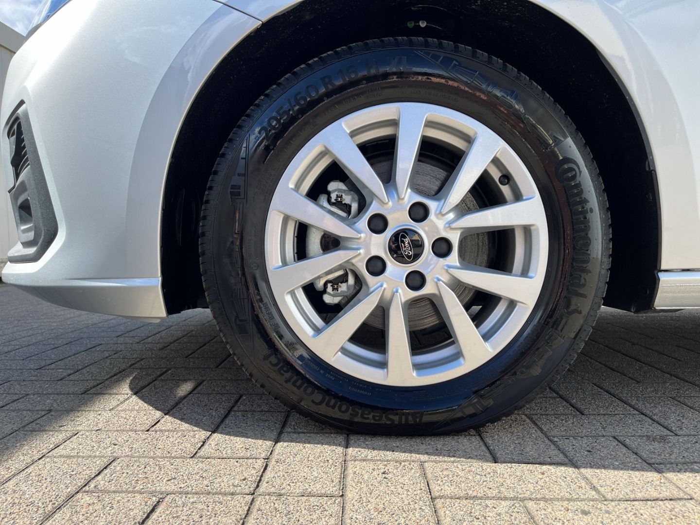 Fahrzeugabbildung Ford Tourneo Connect Trend AHK-abnehmbar Digitales Co